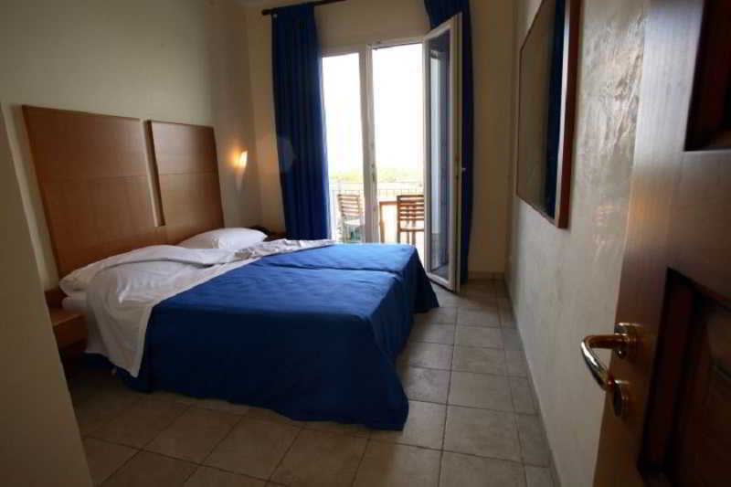 Hotel Resort Portoselvaggio ซันตีซิโดโร ภายนอก รูปภาพ